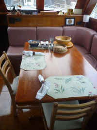 Galley dinning table.jpg (99133 bytes)