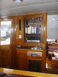 Salon entertainment cabinet.jpg (109406 bytes)